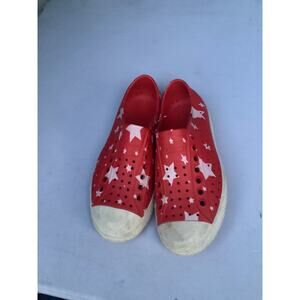 Native Jefferson Print Torch Red/White Star Water Shoes Unisex